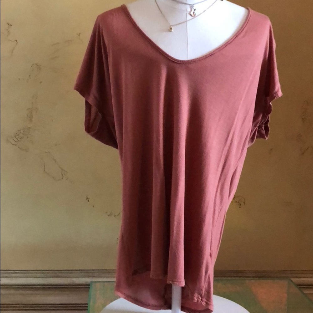Scoop neck short sleeve tee